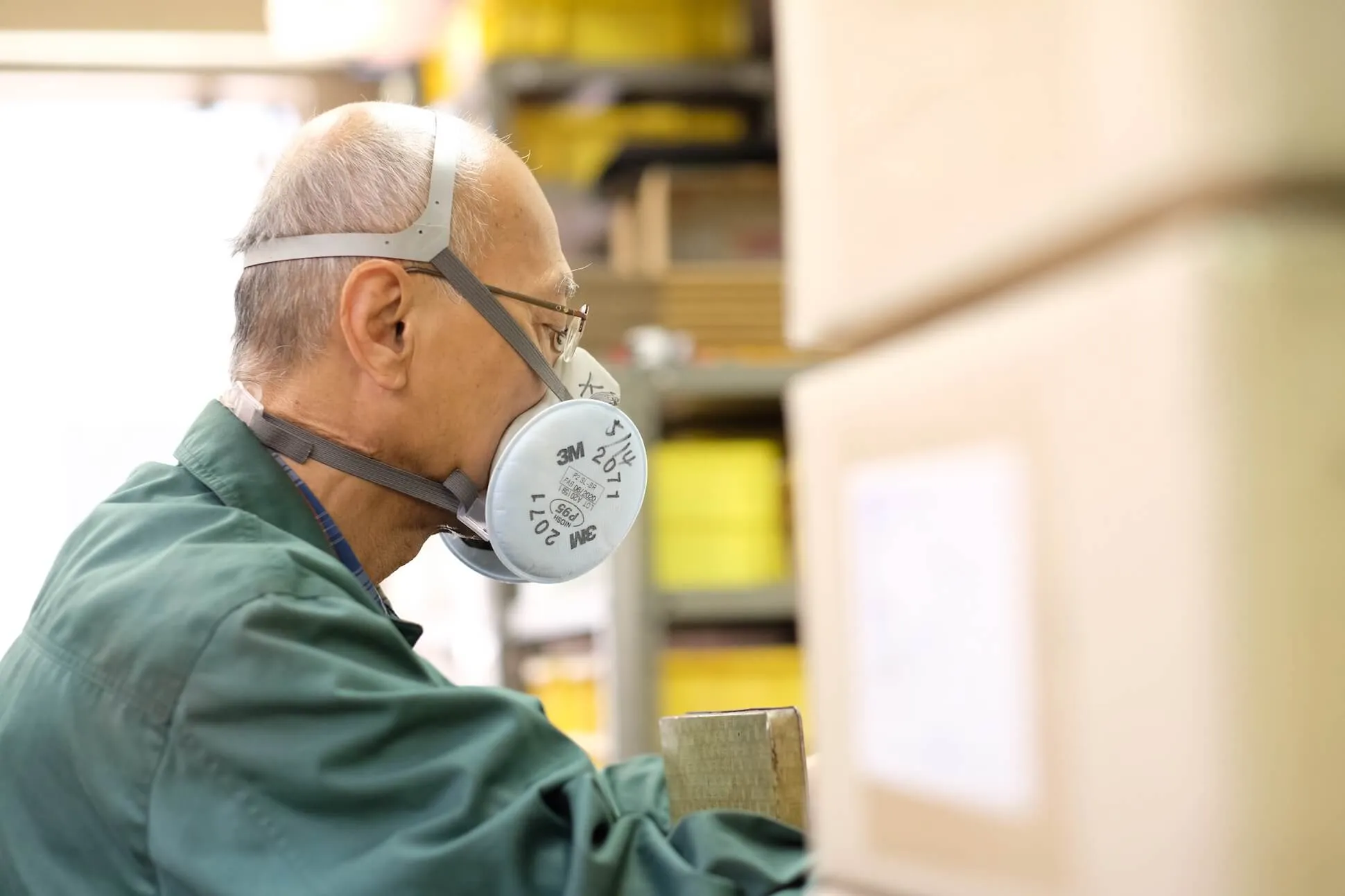 Sharpening the blade of the screw punch